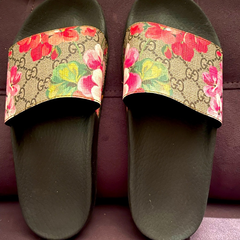 Authentic Gucci Floral print Slides. Size 37.